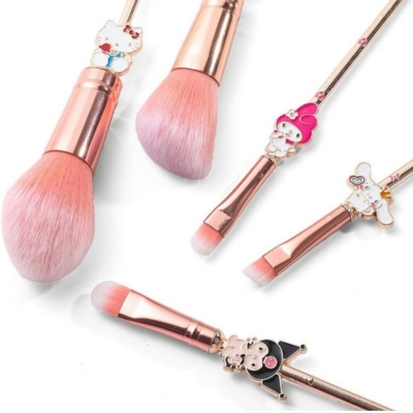 Hello Kitty Pink Makeup Brushes - Picture 4 of 4